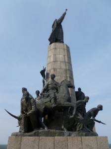 Пам’ятник Хмельницькому у Чигирині – “брат” пам’ятникам Шевченку в Донецьку, Актау і Палермо