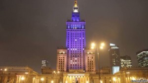 Найвищий хмарочос Варшави став синьо-жовтим на підтримку українців