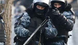 Посольство РФ клянеться, що російські спецпризначенці не “трудяться” на вулицях українського Києва