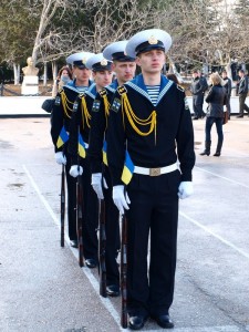 Під час підняття російського прапора в академії ВМС у Севастополі курсанти заспівали Гімн України!