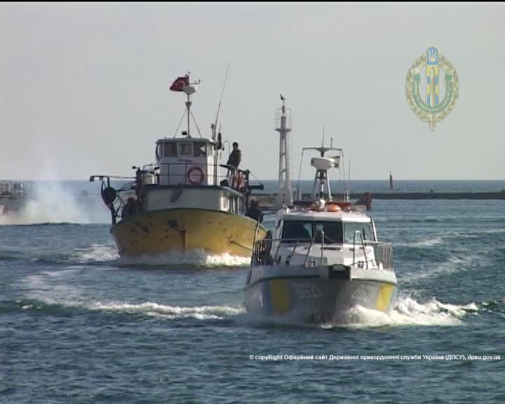 Затриману прикордонниками турецьку рибальську шхуну конфісковано на користь України