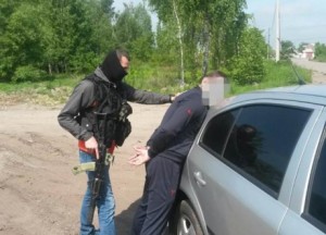 СБУ затримала засновника російської неонацистської організації, який торгував зброєю із зони АТО