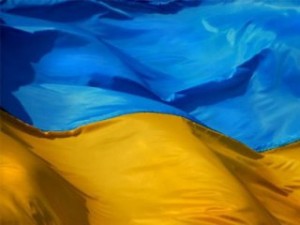 На Кримському мосту в Москві “партизани” вивісили синьо-жовтий прапор