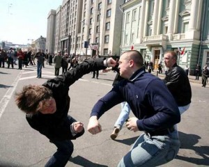В Алма-Ате “великороссы”, напавшие толпой на украинца, “выгребли” от казахов и попали в полицию
