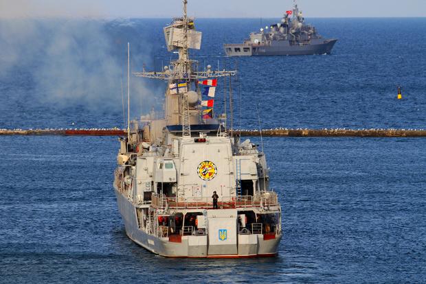 Українські і турецькі військові кораблі відпрацьовують бойове злагодження проти спільного ворога