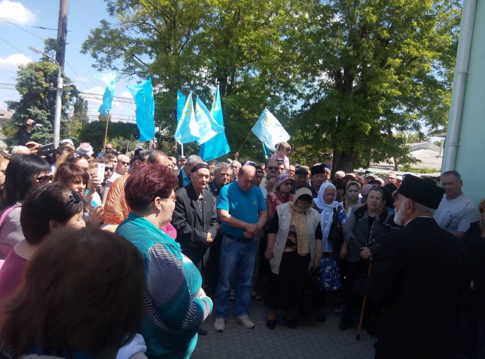 Попри заборону окупантів, татари в Криму відзначають річницю депортації
