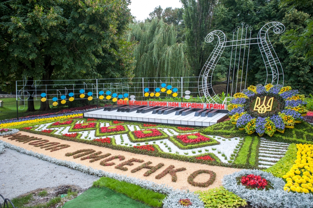 У Києві діє оригінальна виставка квітів “Гордість твоя, Україно”