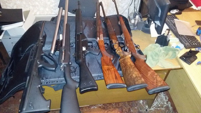СБУ перекрила канал постачання зброї диверсантам “ДНР” та затримала їхню інформаторку