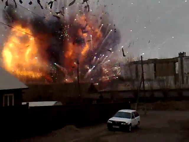 В окупованому Донецьку вибухнув склад боєприпасів. Загинуло близько сотні бойовиків