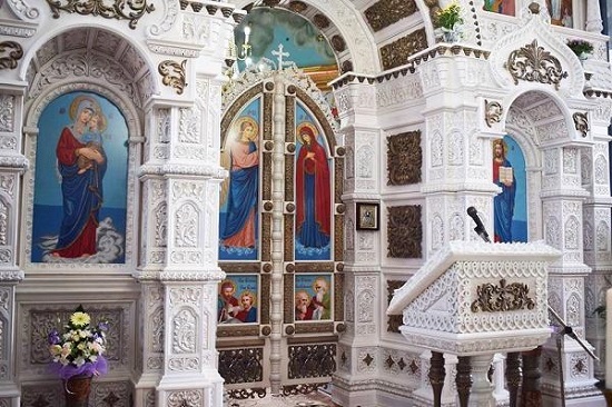 “Восьме чудо України”: на Тернопільщині з’явився унікальний вишитий іконостас