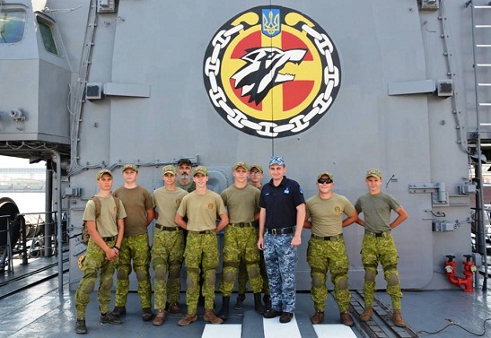 Юні моряки з Черкас вирушили в гості на флагман ВМС України та кораблі НАТО в Одесі