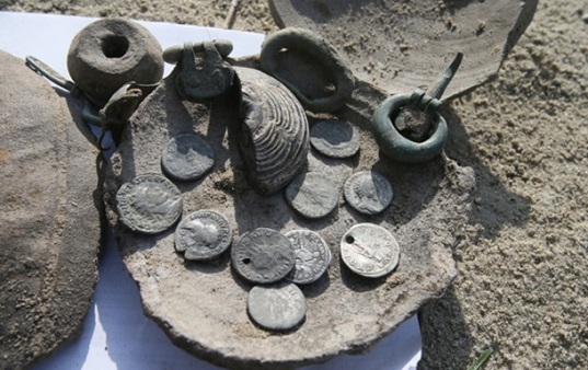 У Києві знайшли скарб зі старовинними монетами