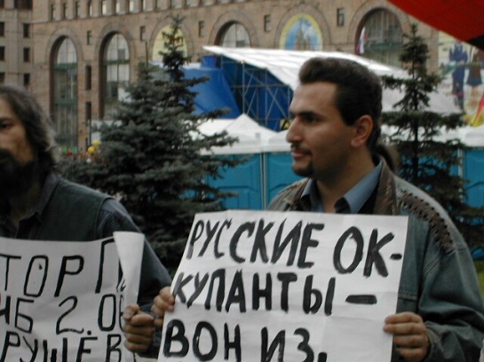 Російський письменник попросив політичного притулку в Україні