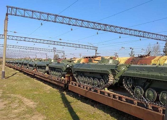 В Україну з Європи прибув ешелон з десятками бойових машин для ЗСУ