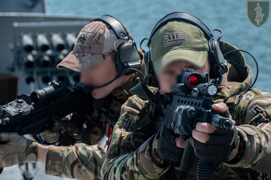Захопити ворожий і відстояти свій: морські спецпризначенці ССО відпрацьовують ведення бою на кораблі