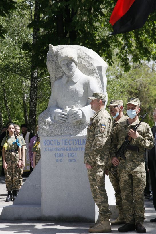 У рідному місті президента України відкрили пам’ятник Головному отаману Холодного Яру