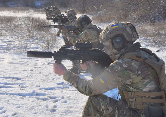 На межі з окупованим Кримом розвідники ОС відточують майстерність нальоту і ведення ближнього бою
