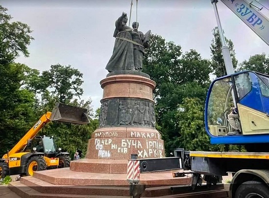 У Переяславі демонтовано радянський пам’ятник на честь 300-річчя “возз’єднання” України з росією