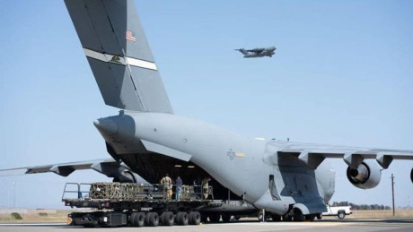 Іспанія відправила в Україну п’ять військово-транспортних літаків, завантажених великокаліберними артилерійськими боєприпасами