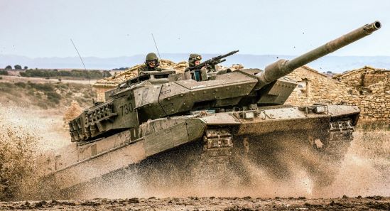 Німеччина оголосила про додаткові поставки озброєння Україні: новітні протиповітряні системи оборони та 100 танків