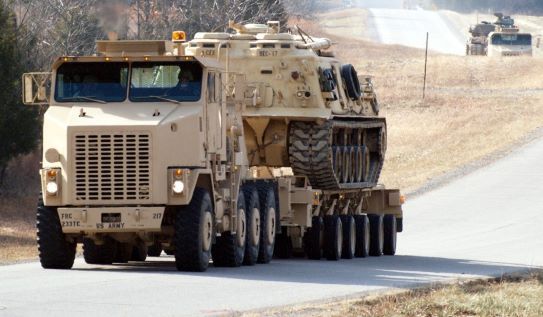 Німеччина передає Україні танкові тягачі для ЗСУ і автомобілі для прикордонників