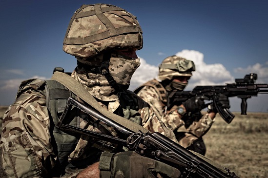 Армійські намети та зимове спорядження: Великобританія забезпечить тепло десяткам тисяч українських солдатів
