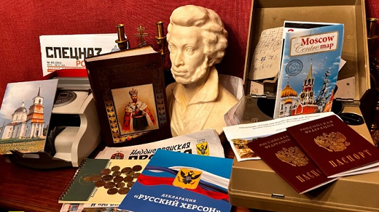 Крадені ікони, паспорти РФ, прапор “новоросії”: СБУ показала, що знайшла в УПЦ МП