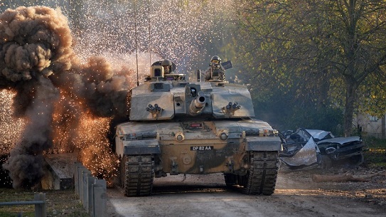 Великобританія передає Україні бронетехніку: 14 танків Challenger-2 і 30 самохідних артустановок AS90