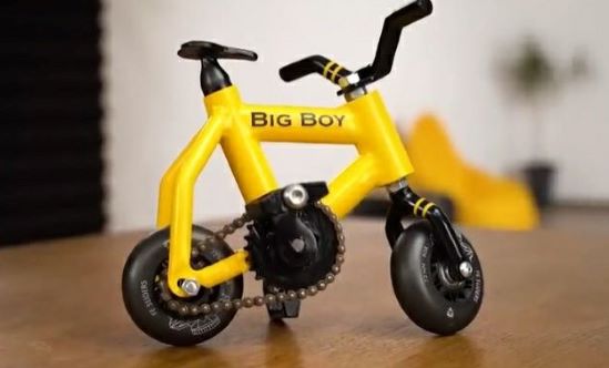 Український винахідник створив найменший у світі діючий велосипед