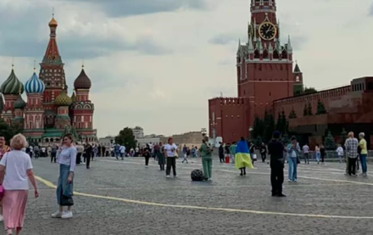 Кремль злякався синьо-жовтого прапора біля своїх стін